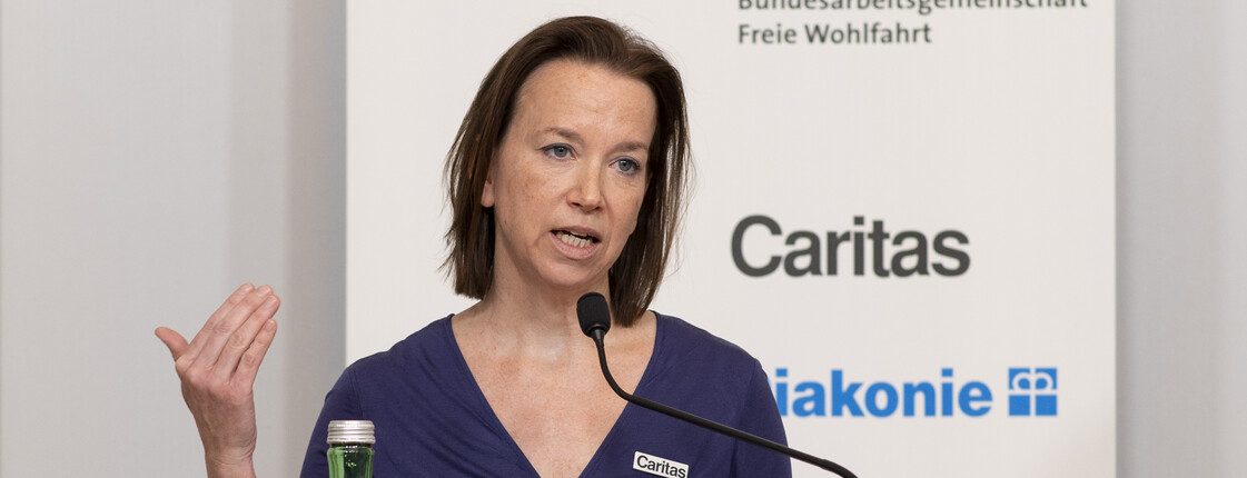 Caritas-Generalsekretärin Anna Parr spricht auf der Pressekonferent der BAG zum Thema Pflege und Betreuung