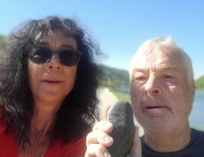 Mann und Frau und Stein