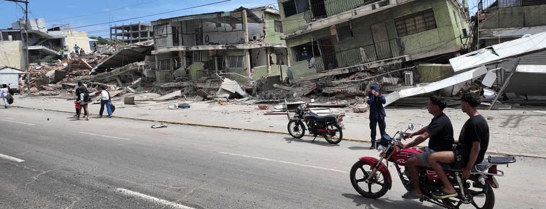 Eingestürzte Wohnhäuser und schwere Erdbebenschäden in La Guaira, Venezuela.