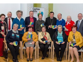 Galaabend Amstetten Pfarrcaritas Gruppenfoto 