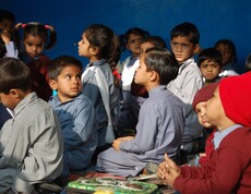 Schulbildung und Zukunft für Kinder in Karachi Pakistan