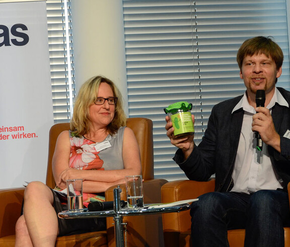 Caritas pk Hunger Pressekonferenz zwei Mitarbeiter der Caritas