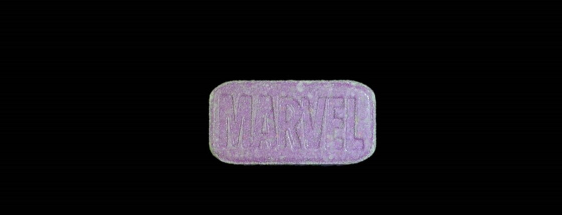 Dieses Bild zeigt die Vorderseite einer Pille (Logo Marvel)