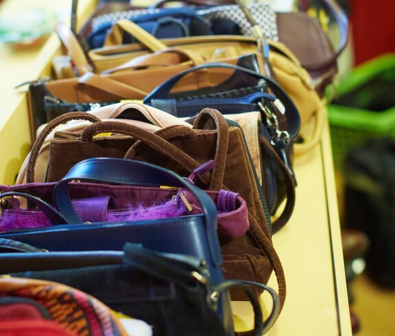 Buntes Taschenangebot der carla Amstetten