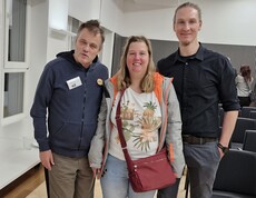 Regio Talk in der WKO Grieskirchen 2025: Michael Wilhelm von der Inklusiven Redaktion, Bianca und Christoph Arnoldner von der Inklusionsberatung