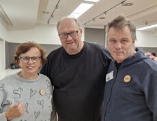 Regio Talk in der WKO Grieskirchen 2025: Brigitte Niedermair, Kabarettist Günther Lainer und Michael Wilhelm von der Inklusiven Redaktion
