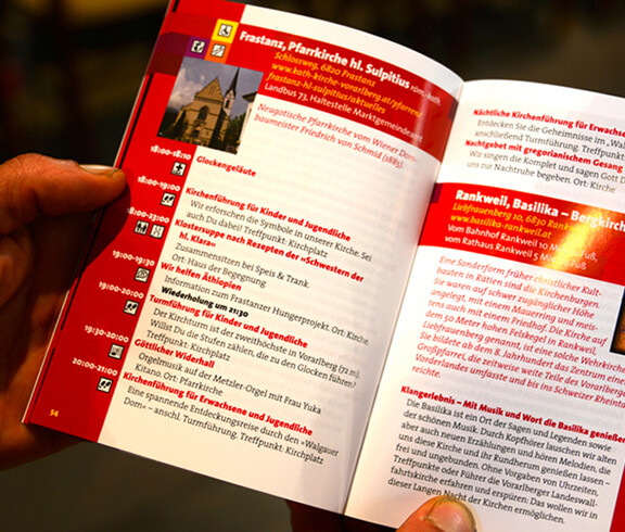 Das Handbuch zur Langen Nacht der Kirchen wurde auf der seite 54 fotografiert. Es ist die Seite zur Pfarrkirche hl. Sulpitius in Frastanz. 