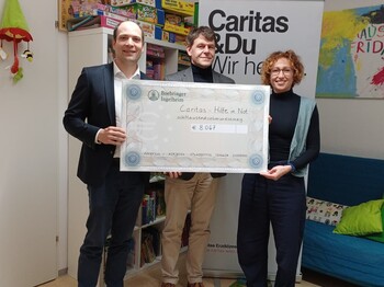 Boehringer Ingelheim bei der Scheckübergabe im Caritas Mutter-Kind-Haus Frida