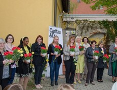 BUP Pottenbrunn Gruppenfoto Frauen mit Rosen