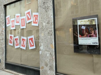Der Eingang eines noch nicht eröffneten Geschäfts