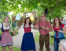 Sommerfest Haus St. Elisabeth Gruppenfoto tanzen