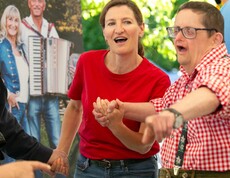 Zwei Personen auf der Tanzfläche