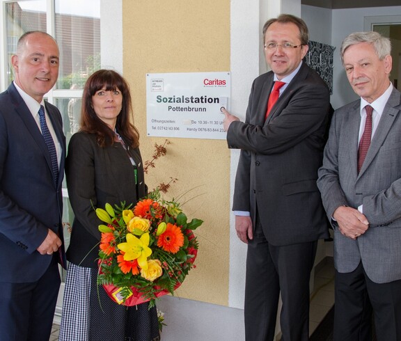BUP Pottenbrunn Gruppenfoto vor Sozialstation Pottenbrunn