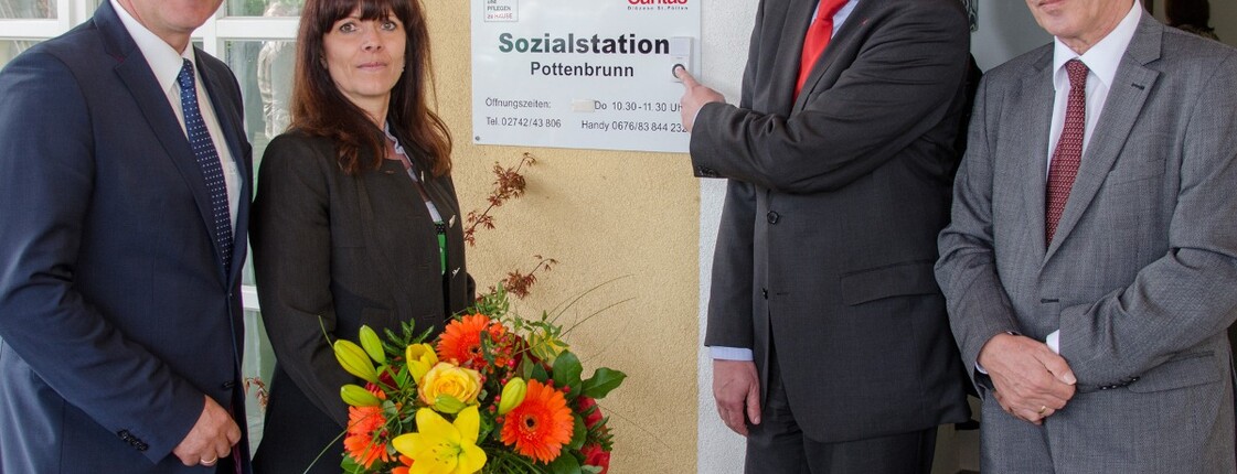 BUP Pottenbrunn Gruppenfoto vor Sozialstation Pottenbrunn