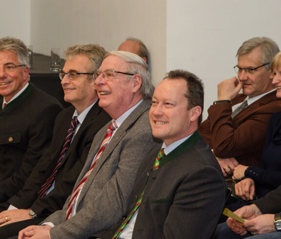 Lächelnde Zuschauer beim Benefizkonzert in Wieselburg