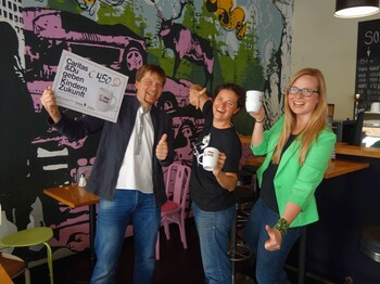 Coffee to help Grupenfoto im Emmi mit gesammeltem Betrag